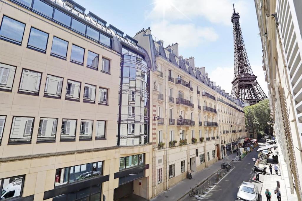 Apartamento Sejour Au Pied De La Tour Eiffel París Exterior foto